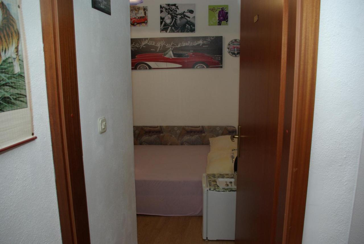 Rooms Tia Baška Voda Exterior foto